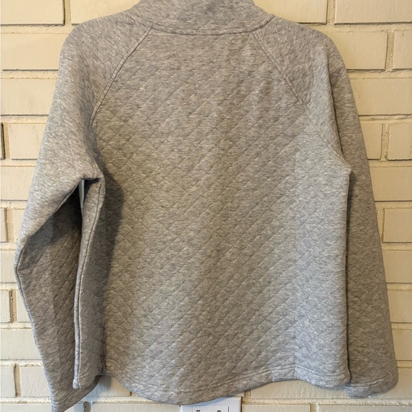 NWT Eddie Bauer Light Gray Quilted Top | Womens Medium - Picture 2 of 8
